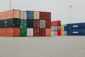 Trasteros convencionales vs. Contenedores Marítimos: ¿Cuál es más seguro?